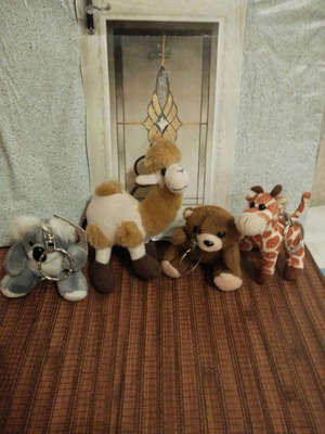Set of 4 collectible animal keychains like new