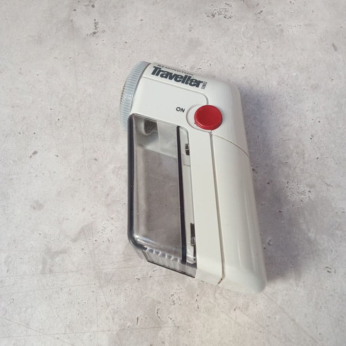 Remington Traveler Fabric Lint Remover used, battery operated