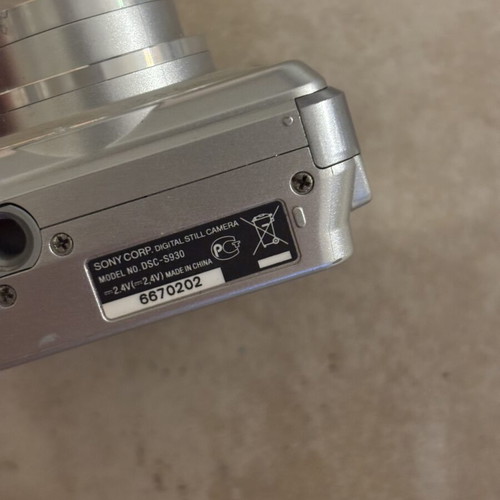 Sony Cyber-shot DSC-S930 10.1MP digital camera non-functional for parts