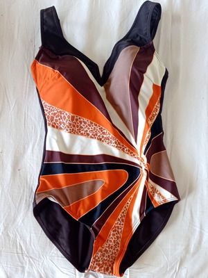 One-piece swimsuit size 42 XL cup B like new, brown and orange