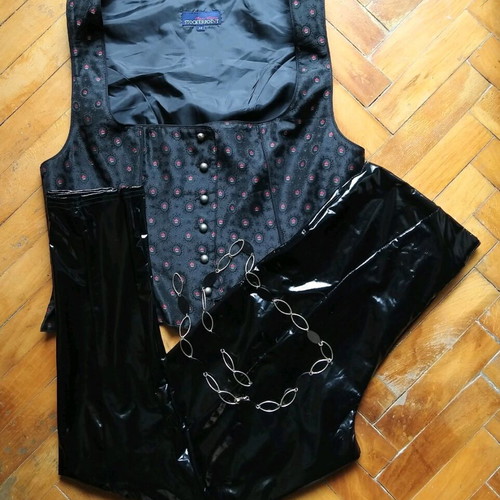 Stockerpoint bustier, Gina Tricot leggings and metal belt set like new