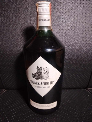 Ουίσκι Black & White δεκαετίας 1960 καινούργιο, σφραγισμένο