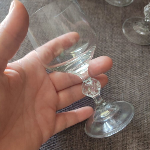 Liqueur Glasses set of 5 like new, elegant classic design