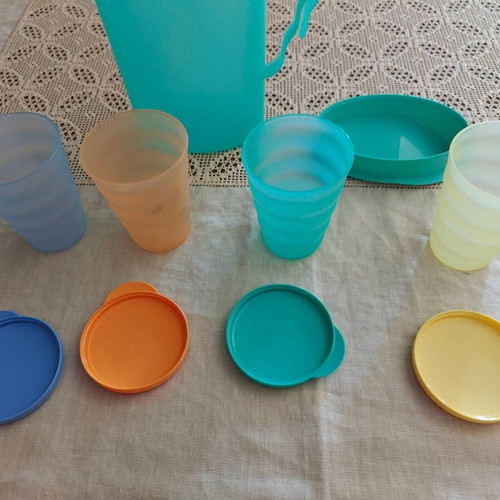 Tupperware jug with 4 glasses 2Lt and 330ml new