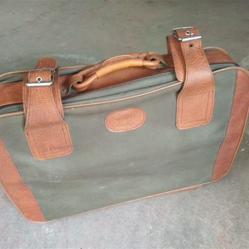 Small suitcase in good condition suitable for decor