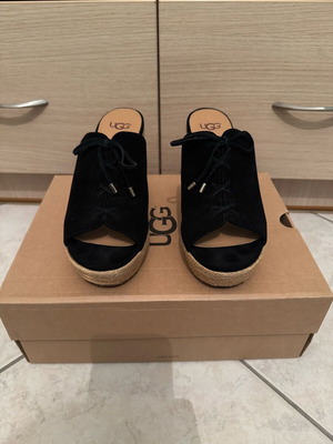 Ugg platform black like new, size 38