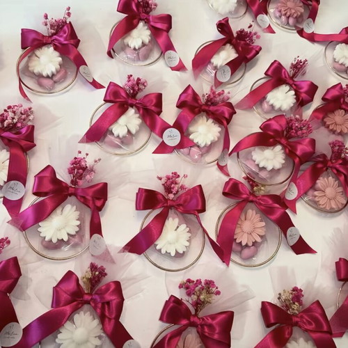 Daisy wreath candle favors new, assorted colors and scents