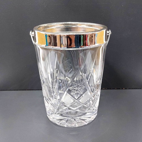Glass ice bucket used with metal handle