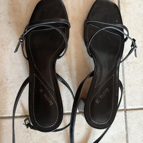 Bershka women's heeled sandals like new, size 38, black
