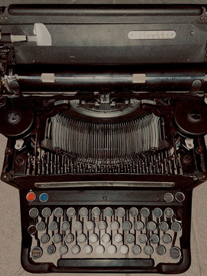 Olivetti M40 typewriter used from 1938 with Greek keyboard