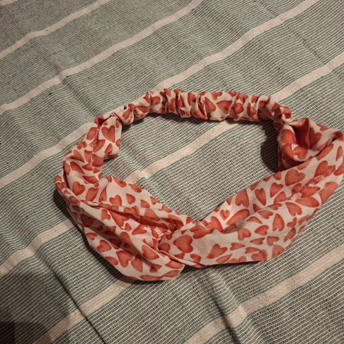 Headband with elastic and hearts like new
