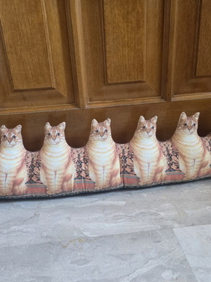 Doorstop with Cats like new, collectible art from America
