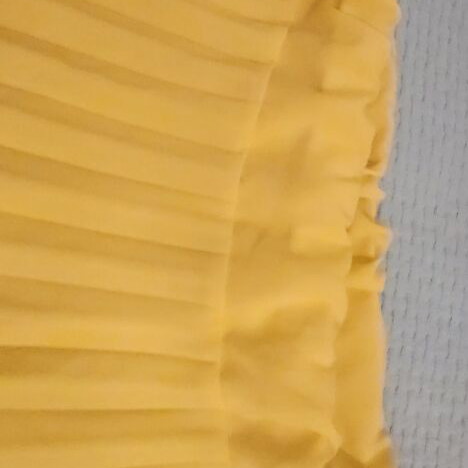 Pleated midi skirt made in Italy, like new, yellow