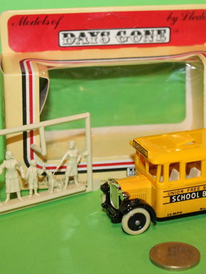 Lledo Days Gone Dennis Single Deck Coach School Bus new metal model