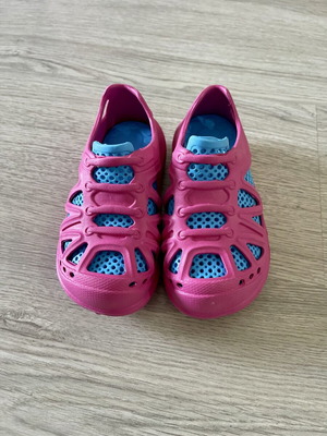 Beach shoes new, size 24-25, blue and pink