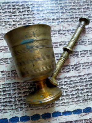Brass mortar and pestle used, 1227 gr