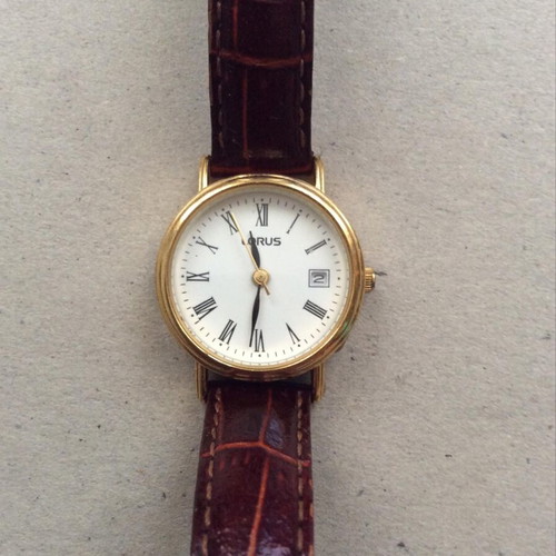Lorus women's wristwatch like new, gold color