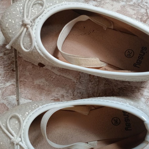 Ballerina shoes child size 26 silver like new