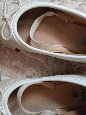 Ballerina shoes child size 26 silver like new