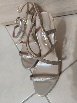 Ellen gold sandal like new, size 38, heel height 11 cm