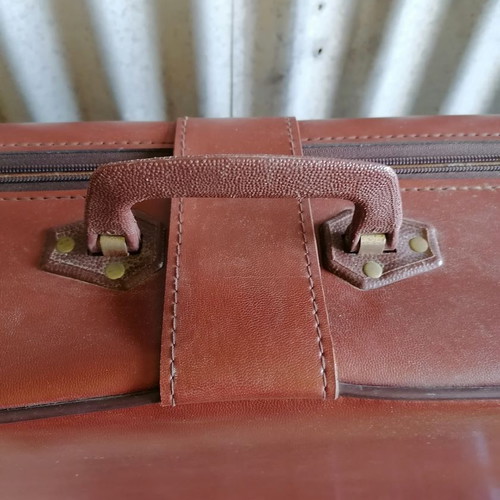 Vintage suitcase with zipper used, 60 x 40 x 16 cm