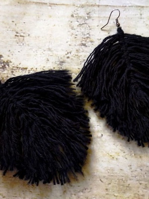 Σκουλαρίκια κρεμαστά Black wings με τέχνη μακραμέ, καινούργια