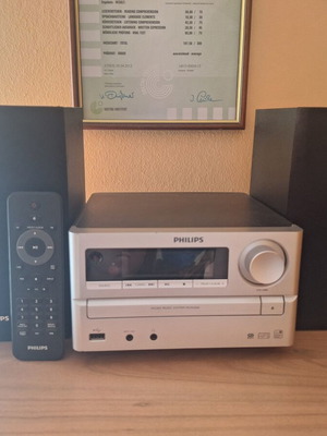 Sound system with 2 speakers and remote like new