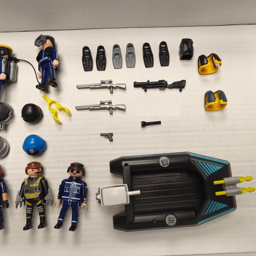 Playmobil inflatable boat with police divers like new and equipment