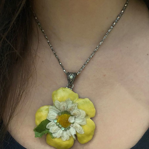 neck jewelry