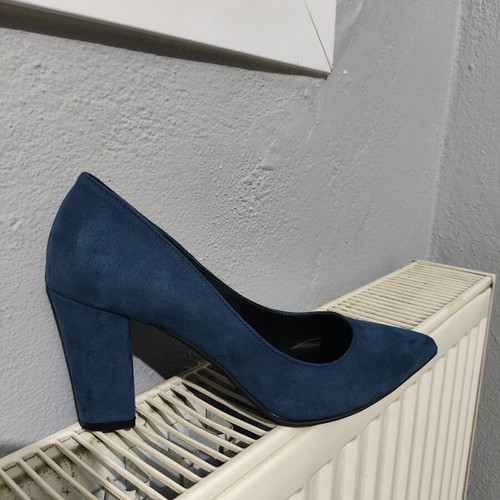 Sarigiannis Blue Suede Pumps Size 38 Like New, 8 cm Heel