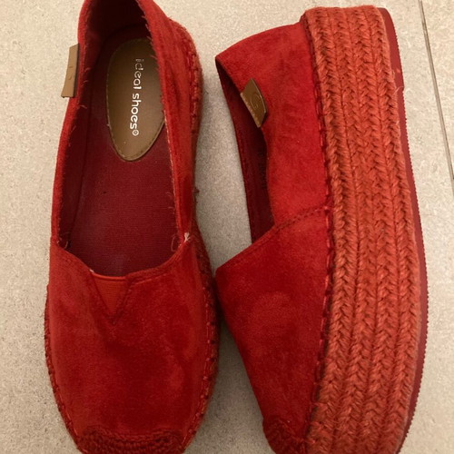 Ideal Shoes women's shoes used, size 38, red