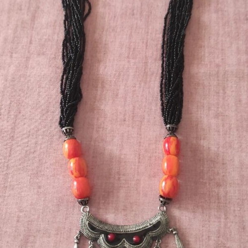 Long necklace with metal element like new, black and orange