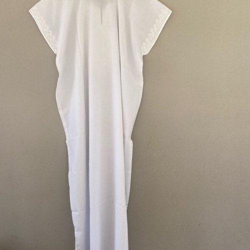 White handmade cotton kaftan L/XL like new with boho embroidery