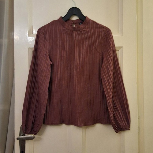 Shein blouse new, sapio milo color with embossed and puffed sleeves