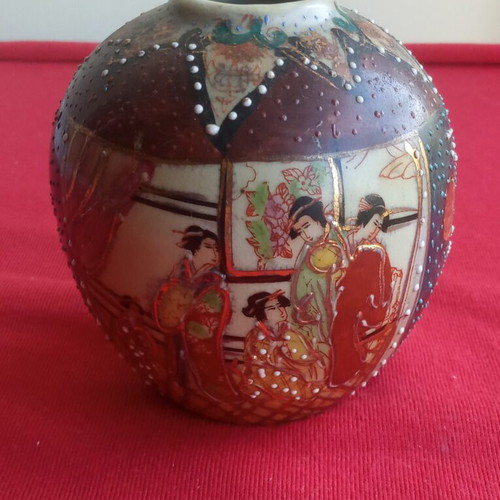Satsuma vintage small ceramic vase with Moriage decoration