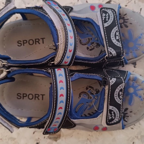 Children's shoes pack size 33-34 like new with repaired sandal strap
