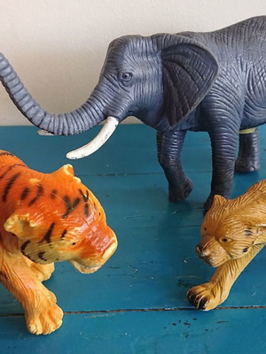 Plastic jungle animals used, set of 3 pieces