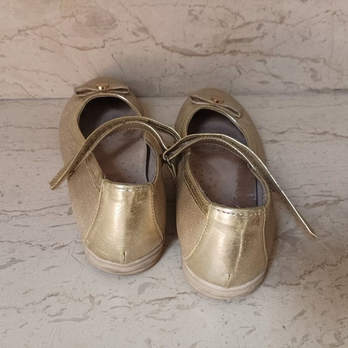 Ballerina shoes gold size 34 like new with leather sole