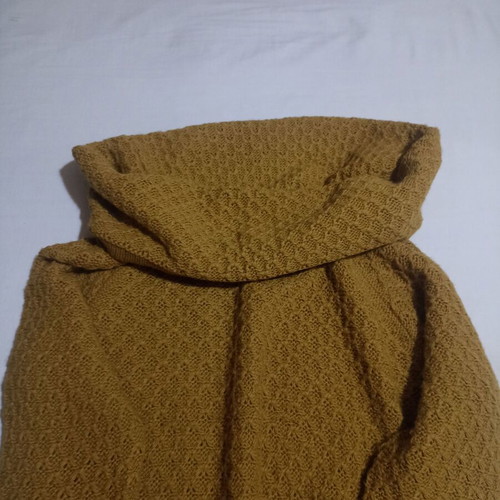 Knitted sweater used L ochre with rich collar