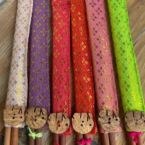Set of 6 wooden chopsticks new with fabric cases