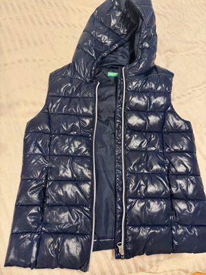 Benetton sleeveless jacket like new for child 10-11 years blue