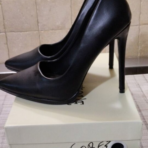 Black Heeled Pumps like new, size 38
