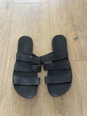 Leather slippers like new, size 39, black