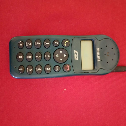 Smartphones and old phones used with chargers