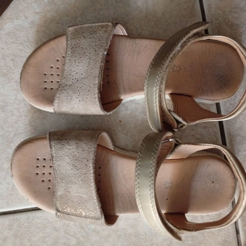 Geox Sandal Haiti like new, size 32, gold