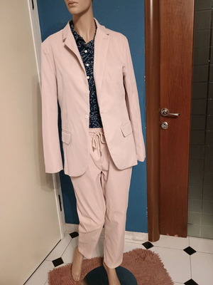 Unisex suit pink like new, size Small with elastic waist pants