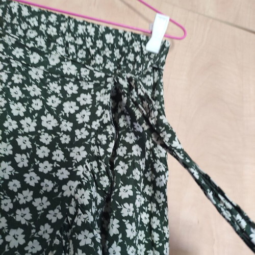 Women's summer skirt with elastic waistband and slit, like new, size S/M