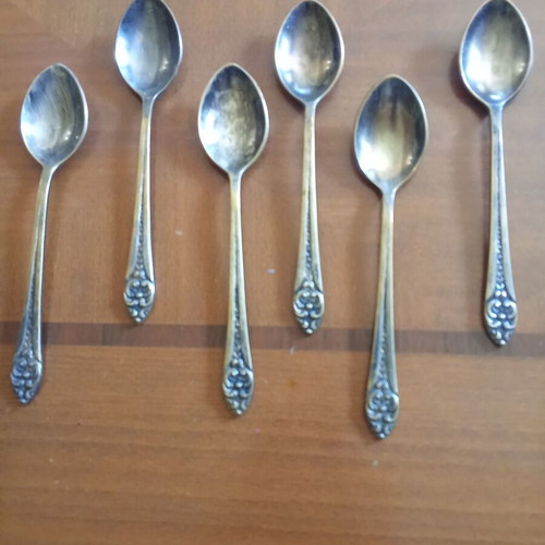 Silver teaspoons, set of six