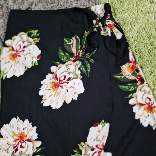Lipsy London asymmetric wrap floral print skirt as new, size M