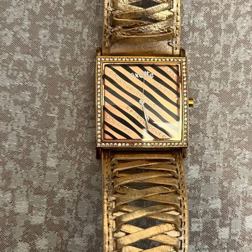 Oxette wristwatch like new, women's, salmon color